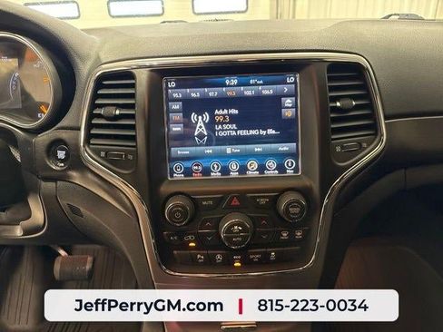 Used 2018 Jeep Grand Cherokee Altitude AWD/4WD image 13
