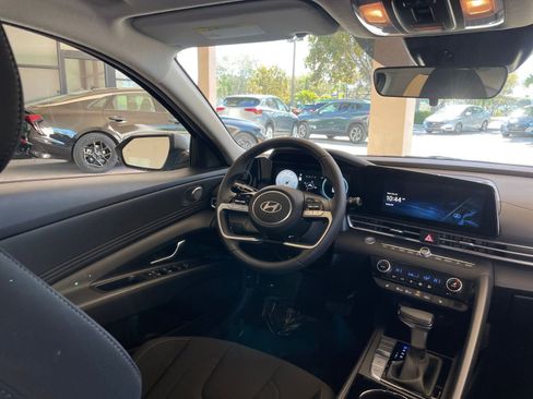 Used 2025 Hyundai Elantra SEL image 31