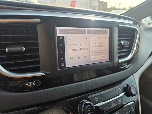 Used 2023 Chrysler Voyager LX FWD image 27