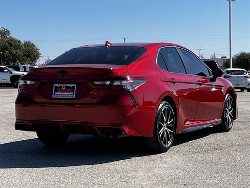 Used 2023 Toyota Camry SE image 4