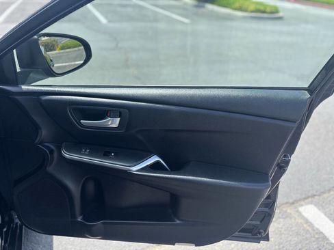 Used 2016 Toyota Camry SE image 25