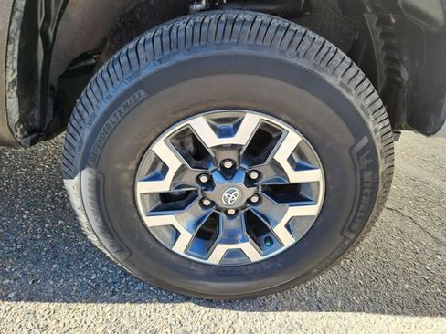 Used 2022 Toyota Tacoma TRD Off-Road image 20