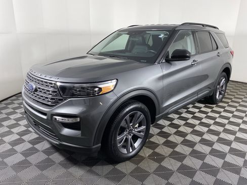 Used 2023 Ford Explorer XLT w/ Equipment Group 202A image 10