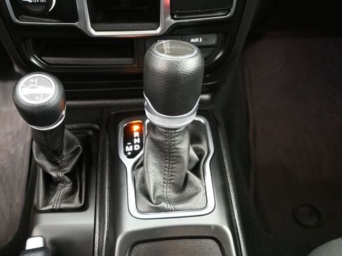 Used 2023 Jeep Gladiator Sport image 25