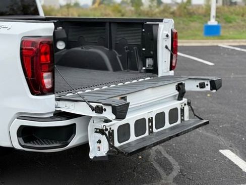 Used 2022 GMC Sierra 1500 Elevation image 18
