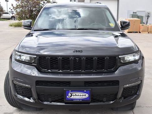 Used 2022 Jeep Grand Cherokee L Limited w/ Luxury Tech Group II AWD/4WD image 2