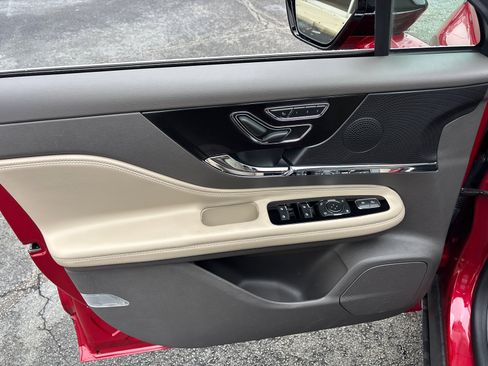 Certified 2023 Lincoln Corsair AWD w/ Equipment Group 101A image 11