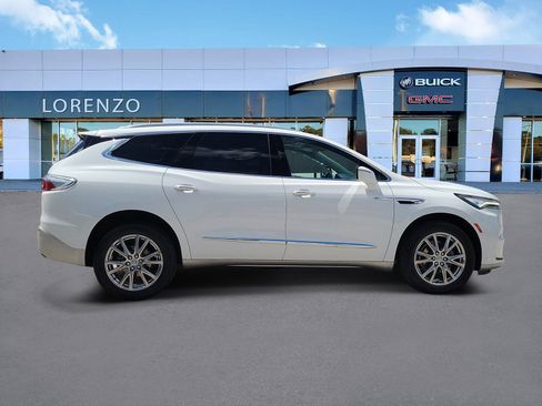 Used 2024 Buick Enclave Essence w/ Experience Buick Package FWD image 4