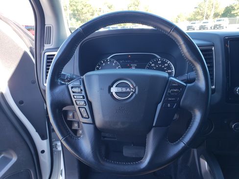 Used 2022 Nissan Frontier SV w/ Technology Package image 17