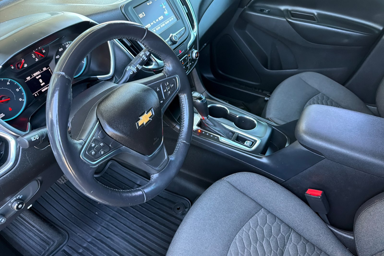 Used 2018 Chevrolet Equinox LT FWD image 12
