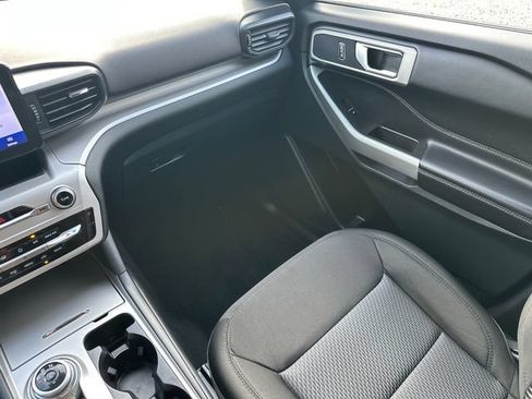 Used 2023 Ford Explorer XLT AWD/4WD image 25