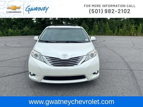 Used 2015 Toyota Sienna XLE Premium FWD image 2