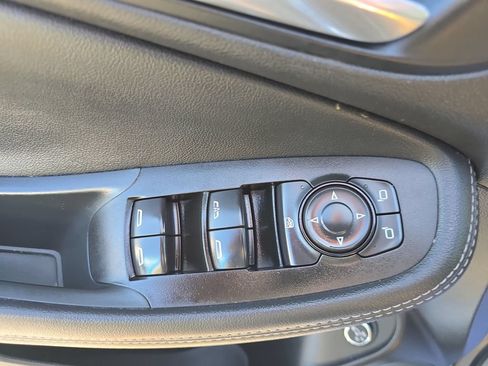 Used 2020 Buick Encore GX Essence FWD image 24