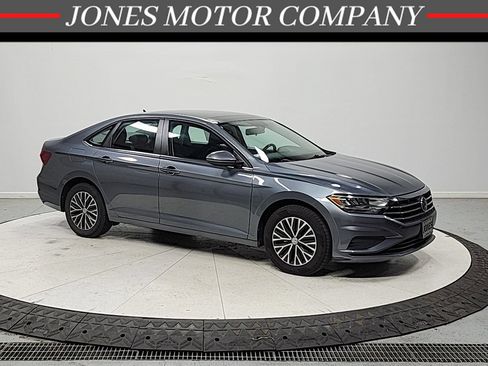 Used 2019 Volkswagen Jetta SE FWD image 1