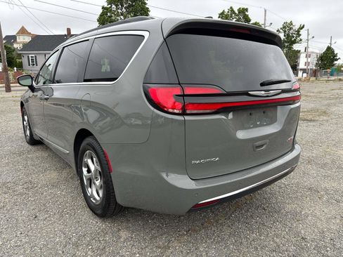 Used 2023 Chrysler Pacifica Limited image 7