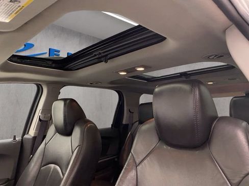 Used 2011 GMC Acadia SLT AWD/4WD image 4