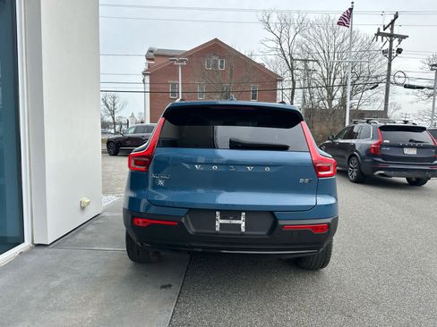 Used 2023 Volvo XC40 B5 Plus w/ Driver Assist Package image 10