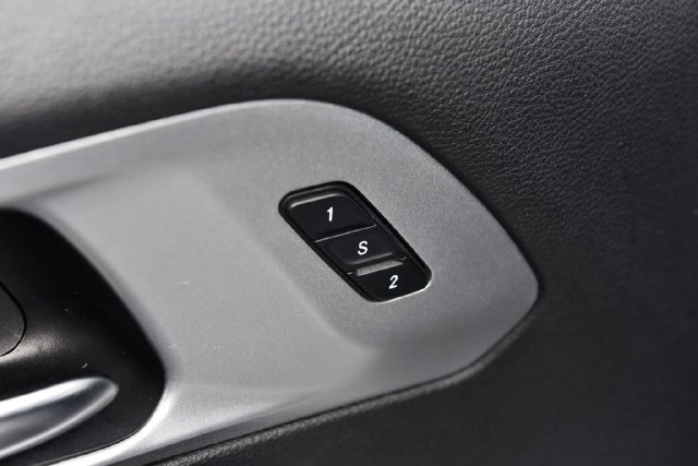 Used 2023 Chrysler Pacifica Touring-L w/ S Appearance Package FWD image 9