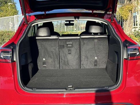 Used 2021 Tesla Model Y Long Range image 24