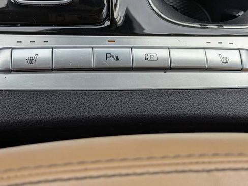Used 2022 Kia Carnival EX FWD image 27