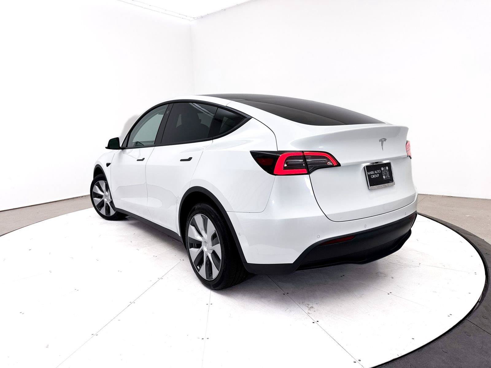 Used 2022 Tesla Model Y Long Range AWD/4WD image 2
