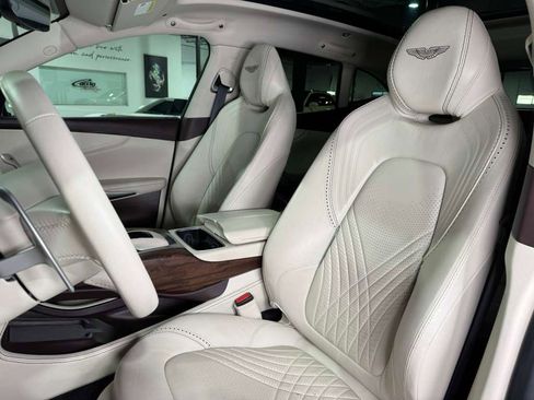 Used 2021 Aston Martin DBX image 10