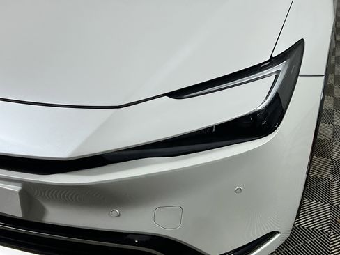 Used 2025 Toyota Prius Plug-In Hybrid image 12