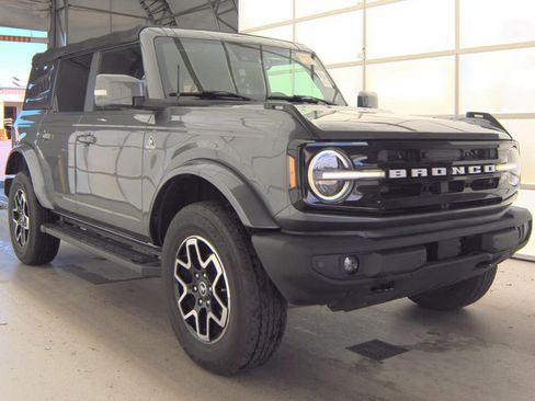 Used 2021 Ford Bronco Outer Banks AWD/4WD image 3