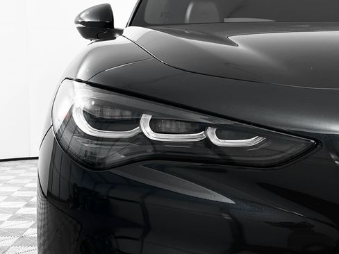 Used 2024 Alfa Romeo Stelvio Ti image 11