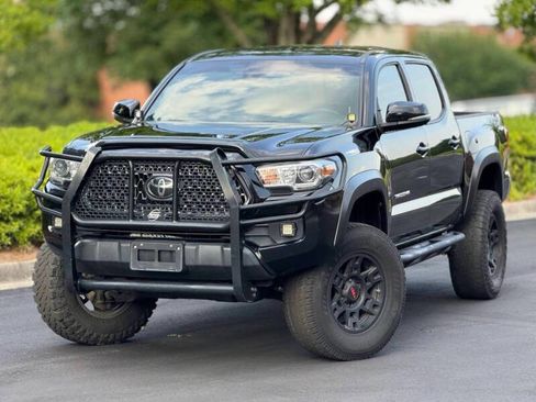 Used 2019 Toyota Tacoma TRD Off-Road image 1