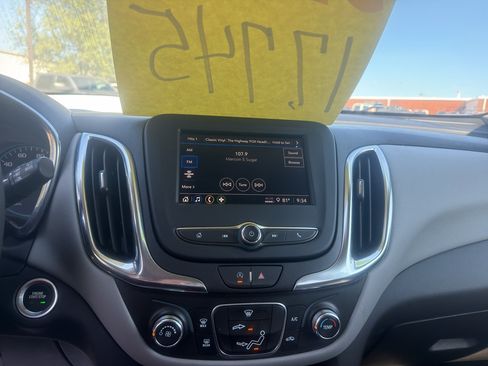 Used 2022 Chevrolet Equinox LS FWD image 15