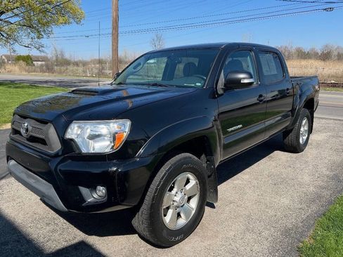 Used 2012 Toyota Tacoma 4x4 Double Cab w/ TRD Sport Pkg image 2