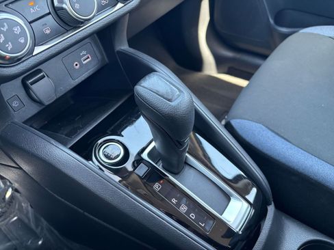 Used 2025 Nissan Versa SV FWD image 39