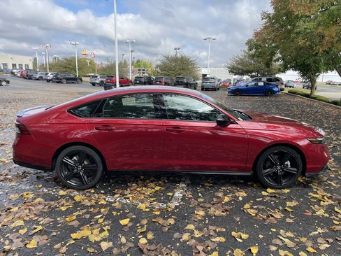 Used 2023 Honda Accord Sport image 2