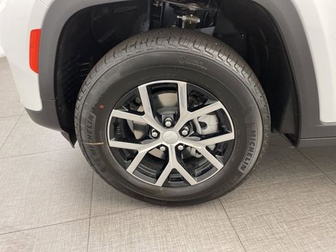 New 2025 Jeep Grand Cherokee Limited image 8