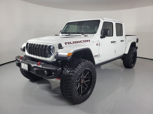 Used 2025 Jeep Gladiator Rubicon image 3