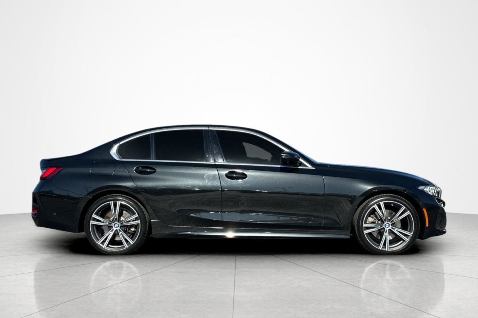 Used 2024 BMW 330i Sedan w/ Convenience Package RWD image 6