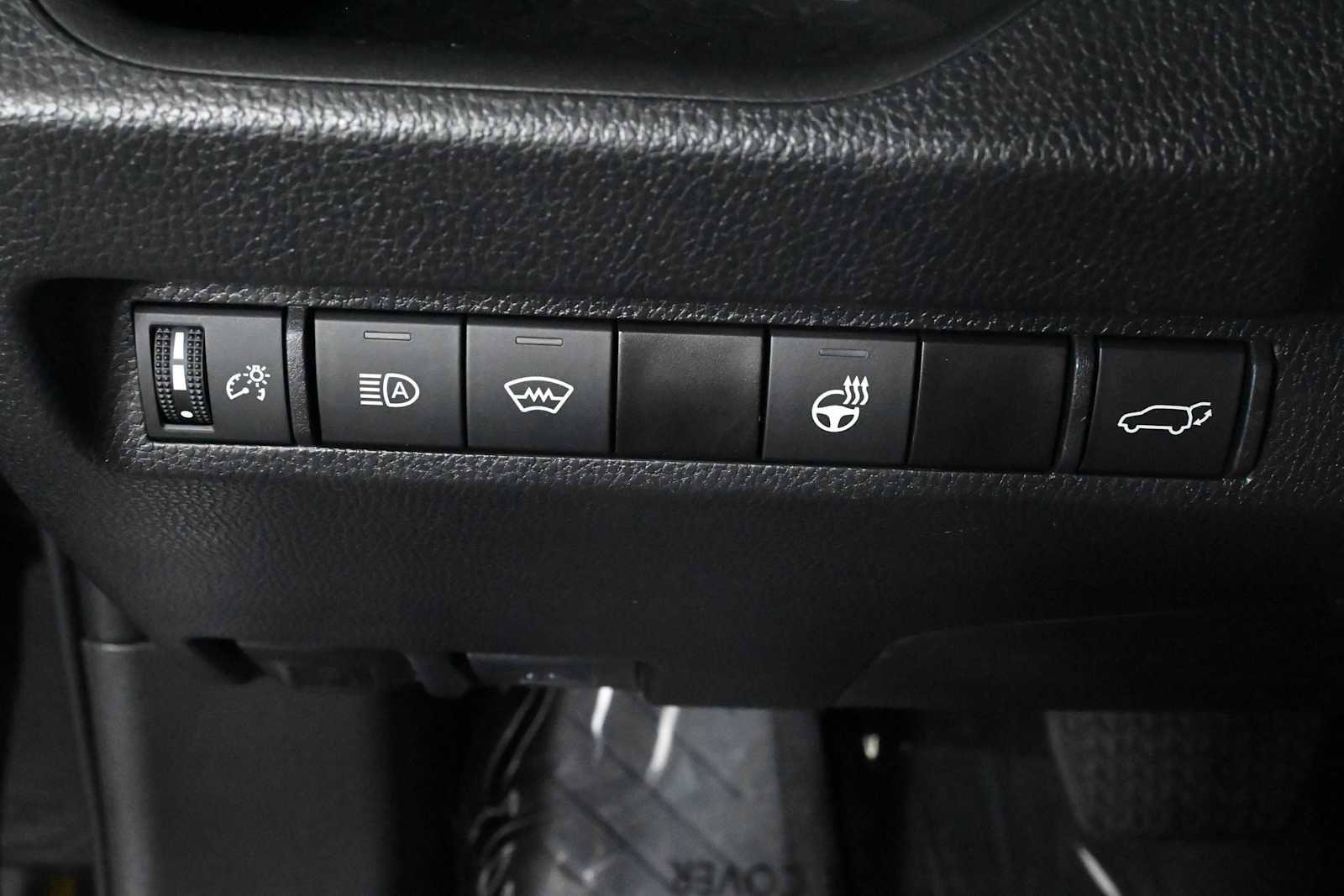 Used 2023 Toyota RAV4 XLE Premium AWD/4WD image 21