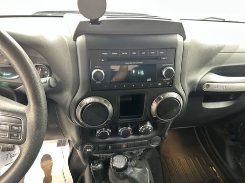 Used 2018 Jeep Wrangler Sport AWD/4WD image 17