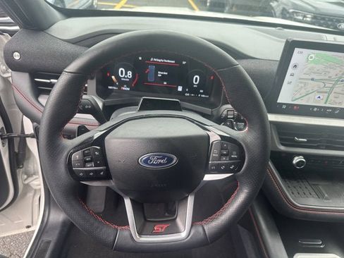 Used 2025 Ford Explorer ST image 16