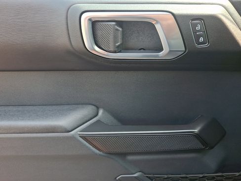 Used 2025 Ford Bronco Badlands w/ Matte Film Protection Package AWD/4WD image 13
