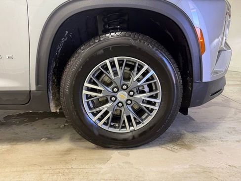 Certified 2025 Chevrolet Traverse LT image 30