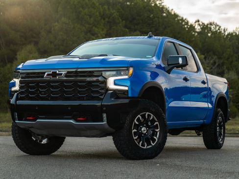 Used 2025 Chevrolet Silverado 1500 ZR2 AWD/4WD image 4