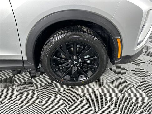 New 2025 Mitsubishi Eclipse Cross LE image 3