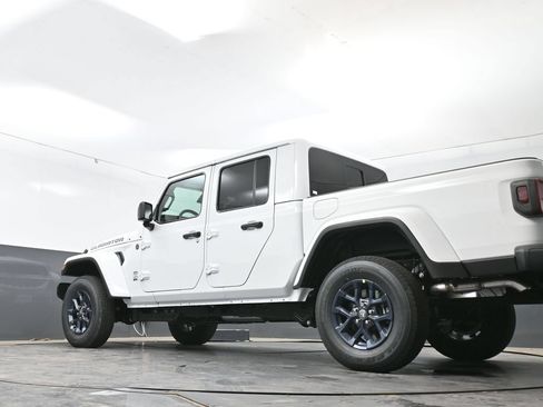 New 2026 Jeep Gladiator Sport AWD/4WD image 40