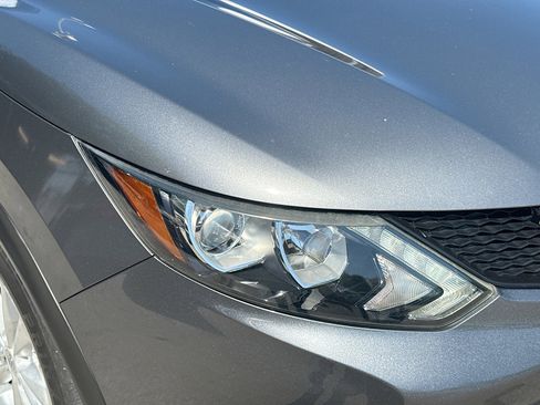 Used 2017 Nissan Rogue Sport SV image 34