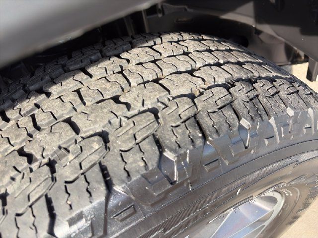 Used 2023 Jeep Wrangler Unlimited Sahara w/ LED Lighting Group AWD/4WD image 27