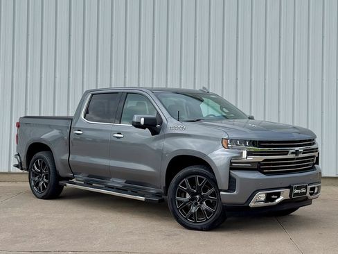 Used 2021 Chevrolet Silverado 1500 High Country w/ Technology Package AWD/4WD image 8
