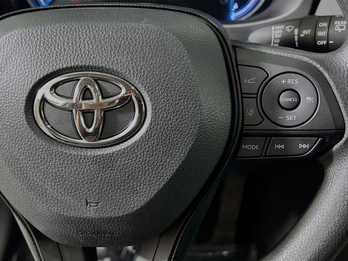 Used 2025 Toyota RAV4 XLE image 20