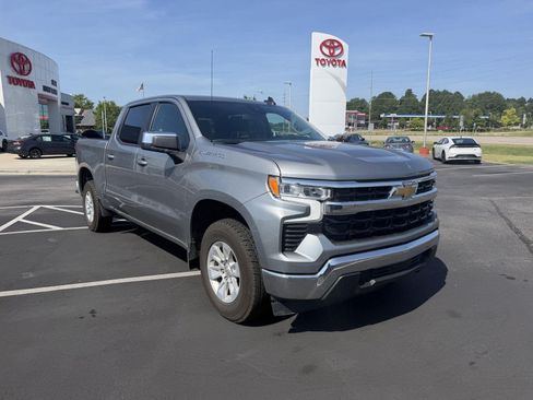 Used 2025 Chevrolet Silverado 1500 LT RWD image 3